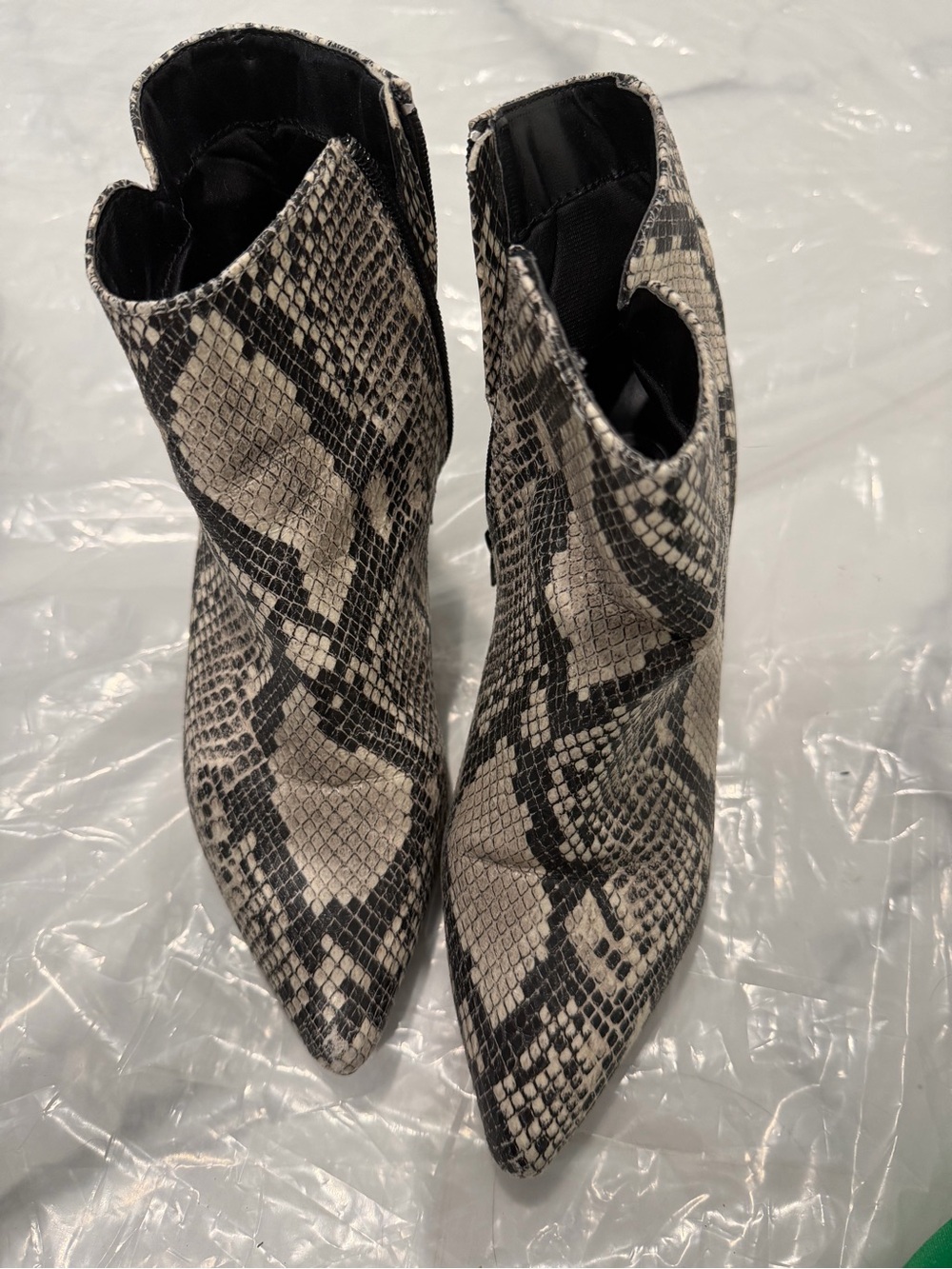 Snake-Print Pointed Toe Ankle Boots - Black & Cream